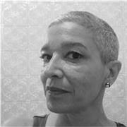 Sono una docente della Civica Scuola di Cinema di Milano con una solida carriera internazionale in ambito cinematografico