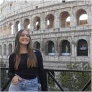 Estudiante de segundo curso
de fisioterapia, con matrícula de honor en bachillerato y título de bachillerato dual. 