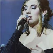 Laureata con certificazioni, impartisce lezioni di lingua inglese