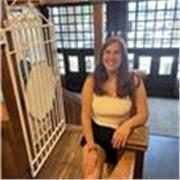 Podría enseñar castellano, matemáticas y euskera. Tengo carnet de coche pero no coche propio, no tendía problemas para desplazarme en bus o tren