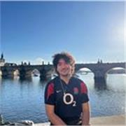 Profesor de inglés en Granada. Con título de C1 otorgado por la Academia de Cambridge. 