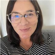 Profesora de ingles dicta clases para alumnos que preparen examenes internacionales