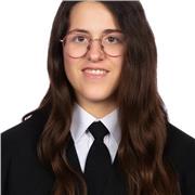 Graduada en filología catalana y traducción y lenguas aplicadas (doble grado).