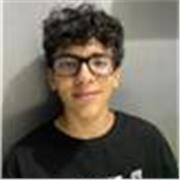 Joven con experiencia de matemáticas básico de sección primaria