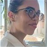 Laureata in insegnamento della lingua e della cultura italiana agli stranieri impartisce lezioni di conversazione