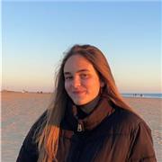 Profesora de inglés imparte clases para niveles desde preescolar hasta bachillerato