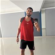 Profesor de educación física, con conocimientos en entrenamiento personal.