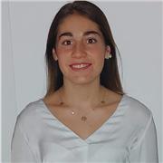 Profesora de matemáticas imparte clases hasta 6° de primaria