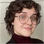 Profesora titulada en lenguas germánicas y literatura con más de 5 años de experiencia en eseñanza (niveles primaria hasta postgra