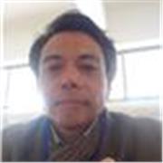 Profesor de Historia imparte clases a alumnos de todas las edades
