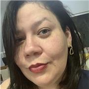 Professora de português ensina crianças