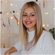 Formadora de peluquería con amplia experiencia real en salón, enseñanza práctica, cercana y adaptada a cada alumno.
