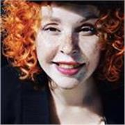 Profesora de arte bilingue enseña español a extranjeros