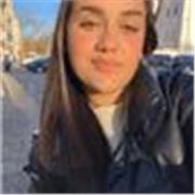 Chica jóven estudiante que su pasión es ayudar y los niños pequeños.