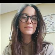 Titulada en psicología, profesora de inglés y valenciano con título de C1 en ambas lenguas. Tanto primaria como secundaria.