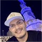 Profesor de español imparte clases a extranjeros