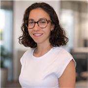 Titulada en administración y finanzas, grado superior. 
Y con la carrera de finanzas y contabilidad. 