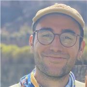 Profesor de historia, filosofía, lengua castellana, inglés o euskera con excelentes aptitudes y herramientas de enseñanza.