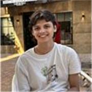 Soy un estudiante de psicología en 4to curso que tiene experiencia enseñando con niños y adolescentes