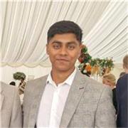 Experienced English tutor helping students boost their grades