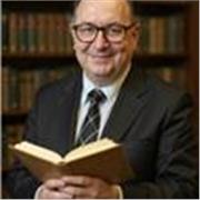 Maestro de Español, redacción y literatura con más de 40 años de experiencia