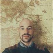Sono un ragazzo italiano di 26 anni che ha vissuto in Spagna gli ultimi 6 , sono tornato dopo un lungo periodo principalmente per motivi lavorativi. Gestisco la mia giornata in modo autonomo e mi piacerebbe moltissimo poter insegnare e contribuire ad aiut