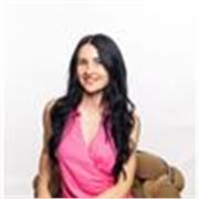 English tutor for adults and beginners, BA in International Business, offering engaging online lessons worldwide.
