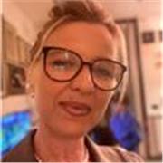 Diplomata al liceo classico. Amante della lingua italiana. Ho già seguito i miei tre figli negli studi. 