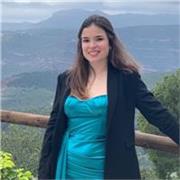 Profesora titulada con un C1 en inglés con más de 3 años de experiencia. 