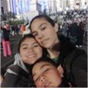 Profesora de español imparte clases para niños y adolescentes, escrito y oral