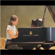 Diplomata in pianoforte e specializzata in didattica della musica | Lezioni personalizzate di pianoforte e solfeggio