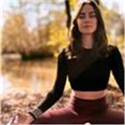 Professeure de yoga. Cours particuliers à domicile dans la métropole Lilloise et alentours ou en visio dans toute la France.