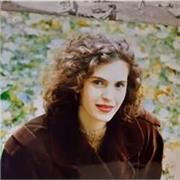 L'insegnante della lingua italiana per stranieri. 
con esperienza di 3 anni.

con esperienza.