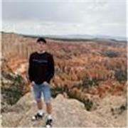 Ragazzo laureato in lingue offre supporto compiti e supporto studio