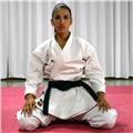 Profesora de educación física ofrece clases de karate