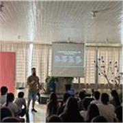 Prof. de português, dou aulas no Estado de SC há 10 anos. Aulas de fonética, morfologia, gramática, ortografia, oratória, redação