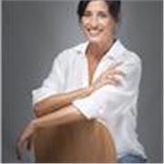 Profesora de Marketing especializada en Estrategia Digital, Copywriting, Narrativa organizacional y Estrategia de Marca.