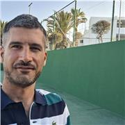 Profesor titulado en Yoga con dos años de experiencia. Titulacion oficial internacional Yoga Alliance RYS. Podemos trabajar desde varias perspectivas; físico, mental, espiritual, más relajado o más activo. Puedo dar la clase en español, inglés o italiano