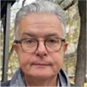 Professeur spécialisé en marketing communication et commerce notamment immobilier