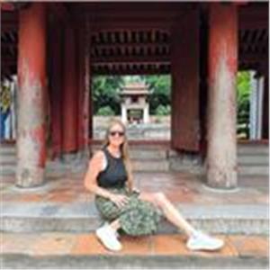 Esmeralda C Ferrando