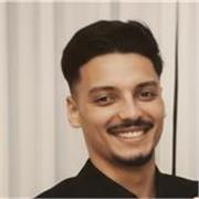 مرحباً، اسمي شهاب، وأنا مدرس متحمس لمساعدة الطلاب على تحقيق أهدافهم. أؤمن بأن التعليم هو المفتاح الأساسي للنجاح، 