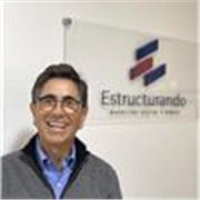 Asesor de empresas y profesor de mercadeo