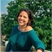 Spanish native speaker with experience in teaching offers classes online for adults