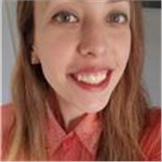 Profesora de informática e IA imparte clases