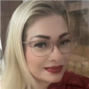 Profesora de castellano imparte clases a todos los niños de cualquier edad