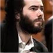 Professore laureato al Conservatorio impartisce lezioni di violino e solfeggio