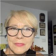 Sono giornalista da anni e scrittrice. Anche psicoterapeuta quindi con capacità di ascolto ed empatia. Posso insegnare a scrivere