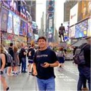 Maestro de Inglés con experiencia en clases en línea a niños y adultos, enfocado en producción oral y pronunciación