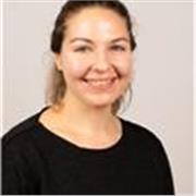 Zertifizierte Türkischlehrerin mit Berufserfahrung, die alle Altersgruppen unterrichtet