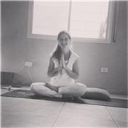 Conecta cuerpo mente y alma. Práctica yoga desde la comodidad de tu hogar y regálate ese espacio para vos